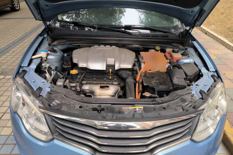 Used Roewe e550 2014 Flagship Edition Engine Bay