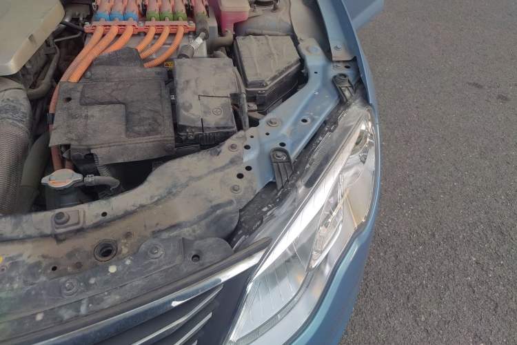 Used Roewe e550 2014 Flagship Edition Engine Bay Left