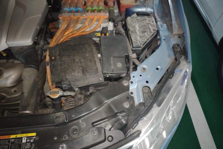 Used Roewe e550 2014 Luxury Edition Engine Bay Left