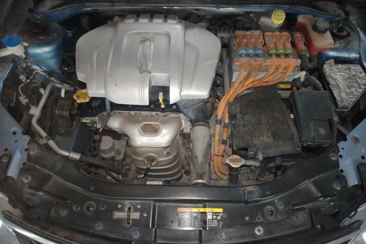Used Roewe e550 2014 Luxury Edition Engine Bay