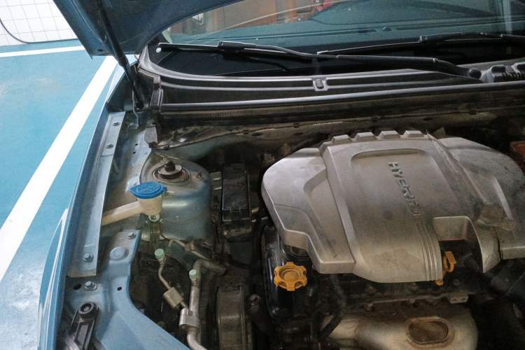 Used Roewe e550 2014 Flagship Edition Engine Bay Right