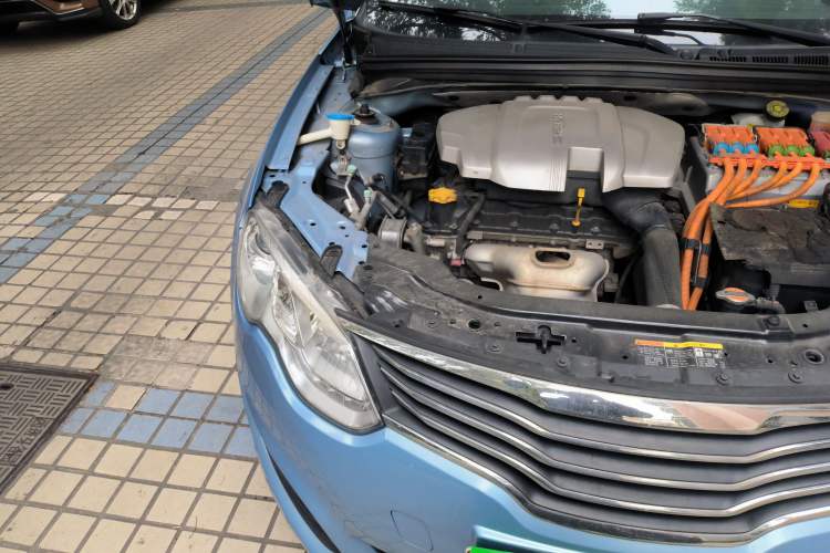 Used Roewe e550 2014 Flagship Edition Engine Bay Right