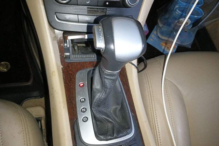 Used Roewe e550 2014 Flagship Edition Gear Lever