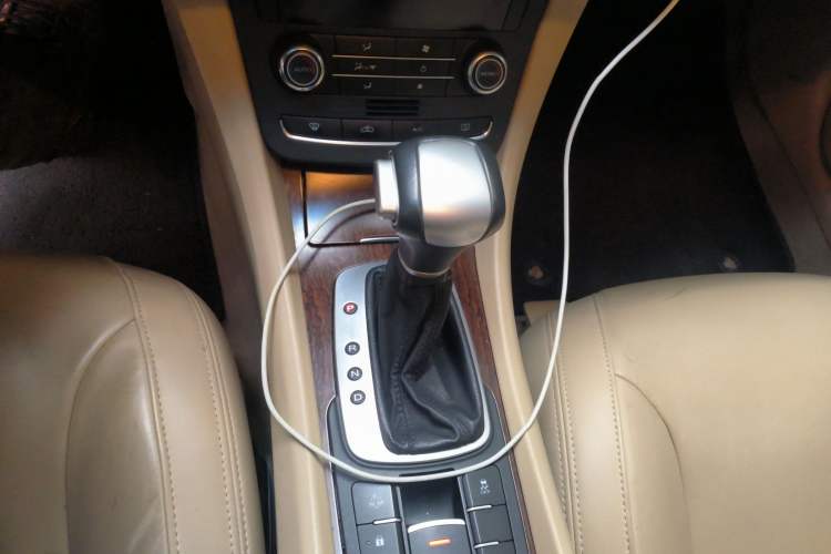 Used Roewe e550 2014 Flagship Edition Gear Lever