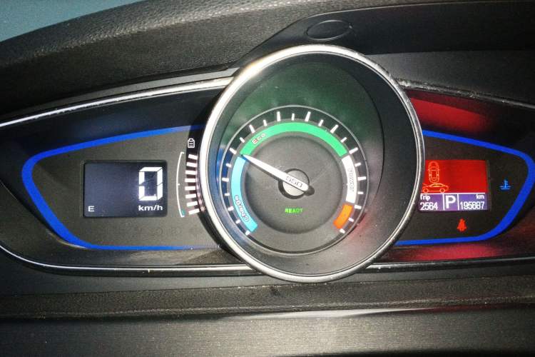 Used Roewe e550 2014 Flagship Edition Instrument Cluster