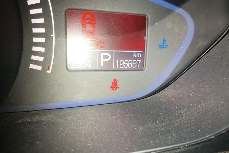 Used Roewe e550 2014 Flagship Edition Odometer Close Up