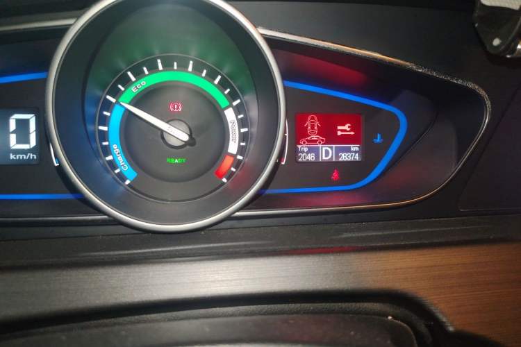 Used Roewe e550 2014 Luxury Edition Odometer Close Up