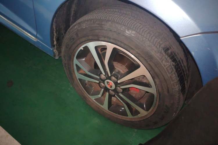 Used Roewe e550 2014 Luxury Edition Right Front Wheel Hub