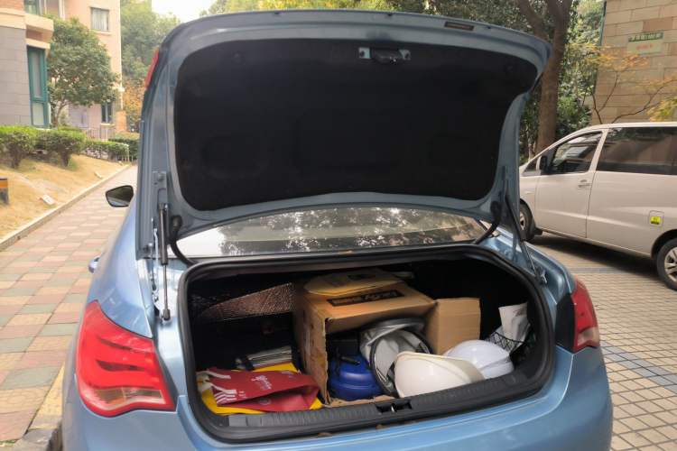 Used Roewe e550 2014 Flagship Edition Trunk