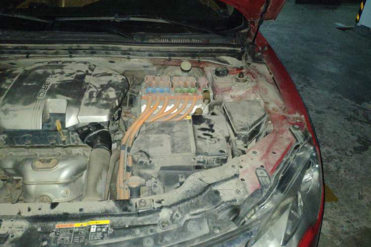 Used Roewe e550 2014 Flagship Edition Engine Bay Left