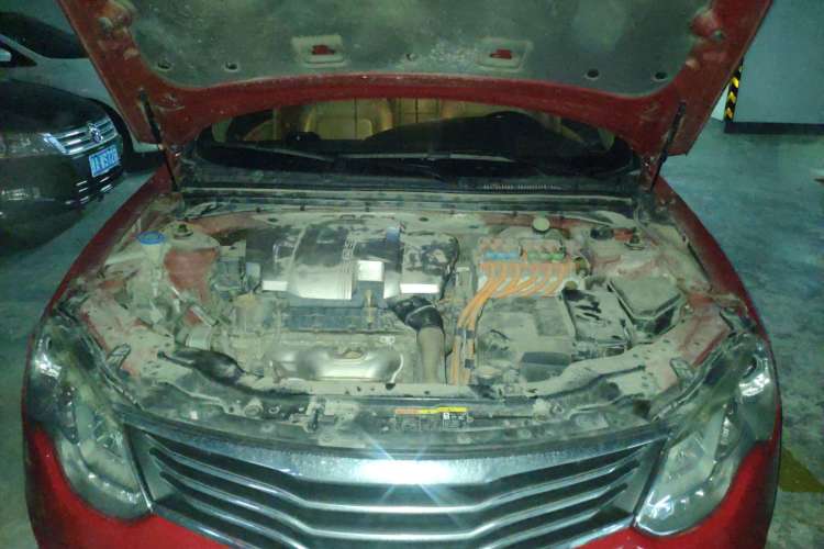 Used Roewe e550 2014 Flagship Edition Engine Bay