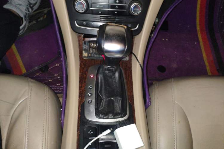 Used Roewe e550 2014 Flagship Edition Gear Lever