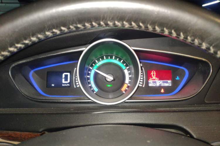 Used Roewe e550 2014 Flagship Edition Instrument Cluster