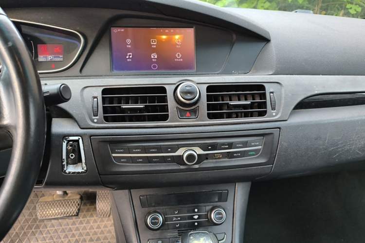 Used Roewe e550 2014 Luxury Edition Audio And AC Panel