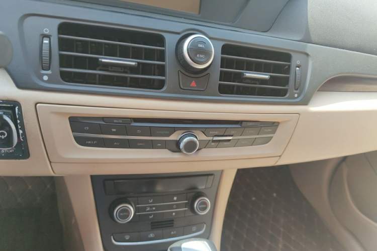 Used Roewe e550 2014 Flagship Edition Audio And AC Panel