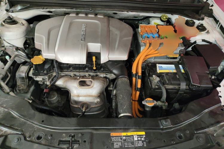 Used Roewe e550 2014 Flagship Edition Engine Bay