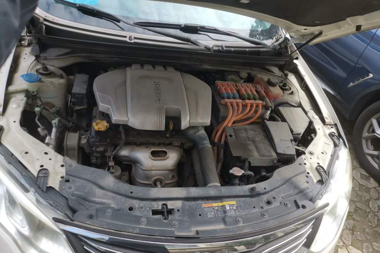Used Roewe e550 2014 Flagship Edition Engine Bay