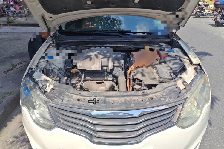 Used Roewe e550 2014 Flagship Edition Engine Bay