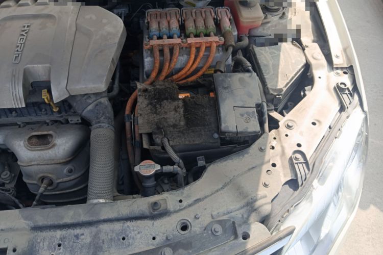 Used Roewe e550 2014 Flagship Edition Engine Bay Left