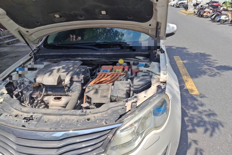 Used Roewe e550 2014 Flagship Edition Engine Bay Left