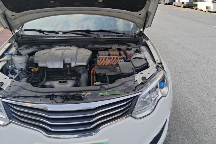 Used Roewe e550 2014 Flagship Edition Engine Bay Left