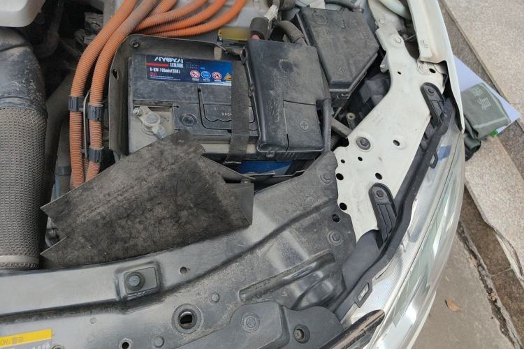 Used Roewe e550 2014 Flagship Edition Engine Bay Left