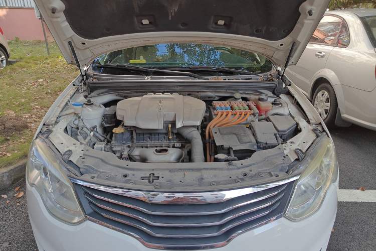 Used Roewe e550 2014 Flagship Edition Engine Bay