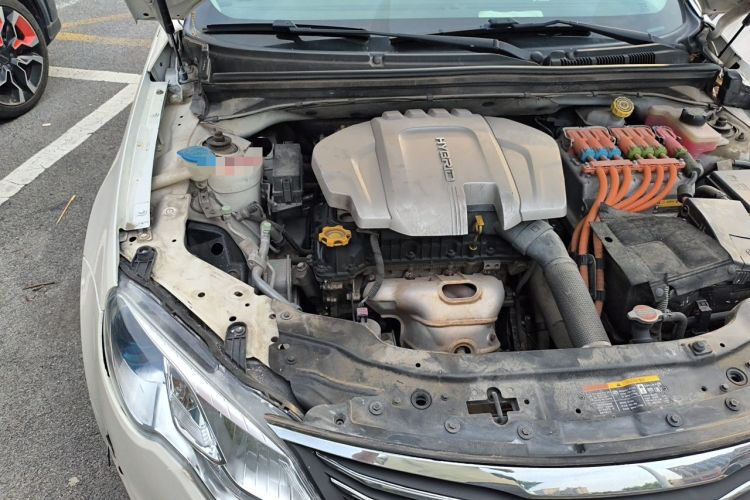Used Roewe e550 2014 Luxury Edition Engine Bay Right