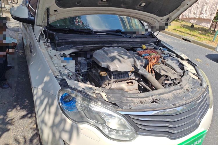 Used Roewe e550 2014 Flagship Edition Engine Bay Right