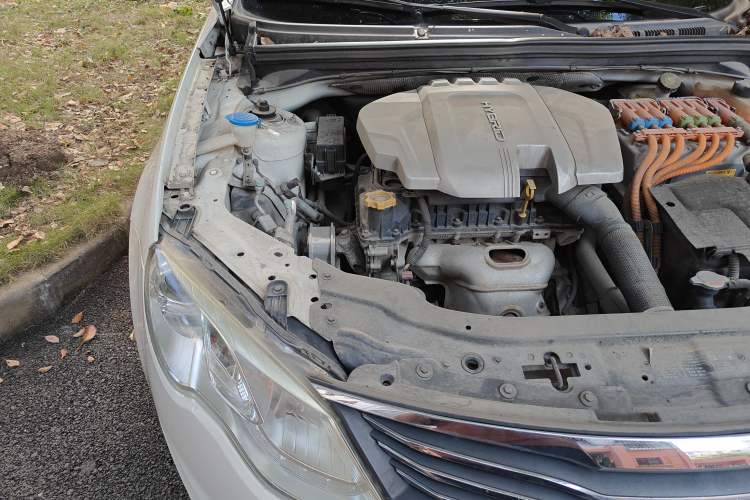 Used Roewe e550 2014 Flagship Edition Engine Bay Right