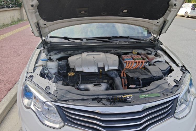 Used Roewe e550 2014 Flagship Edition Engine Bay Right