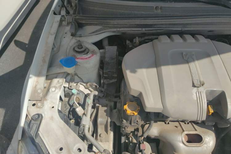 Used Roewe e550 2014 Flagship Edition Engine Bay Right