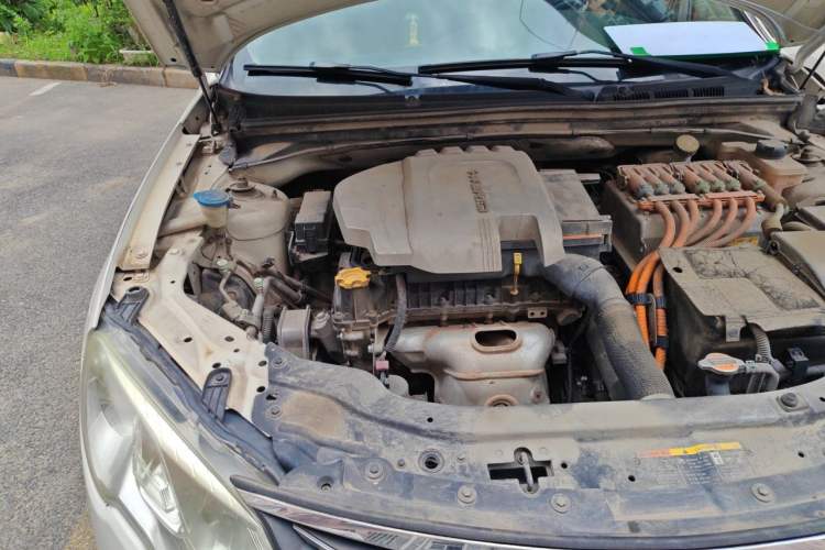Used Roewe e550 2014 Flagship Edition Engine Bay Right