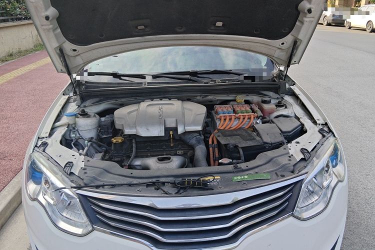 Used Roewe e550 2014 Flagship Edition Engine Bay