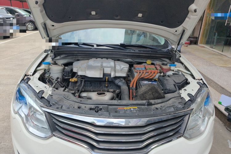 Used Roewe e550 2014 Flagship Edition Engine Bay