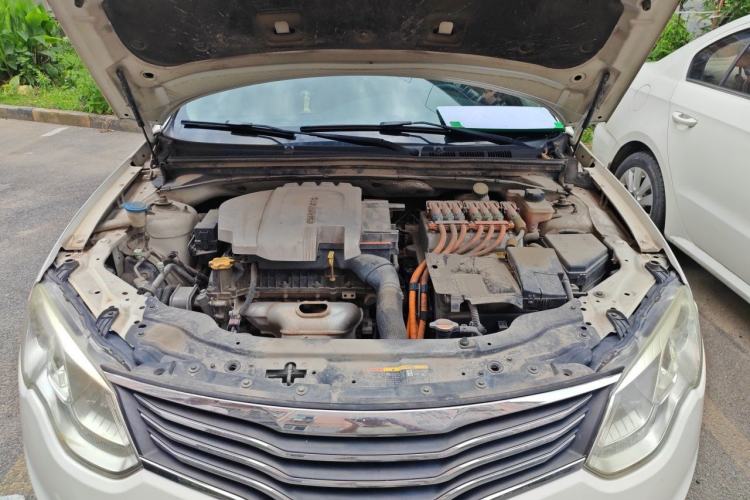 Used Roewe e550 2014 Flagship Edition Engine Bay
