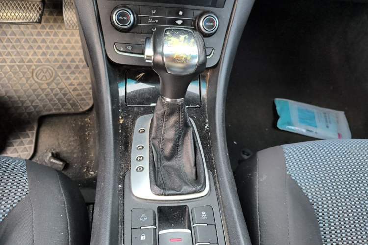 Used Roewe e550 2014 Luxury Edition Gear Lever