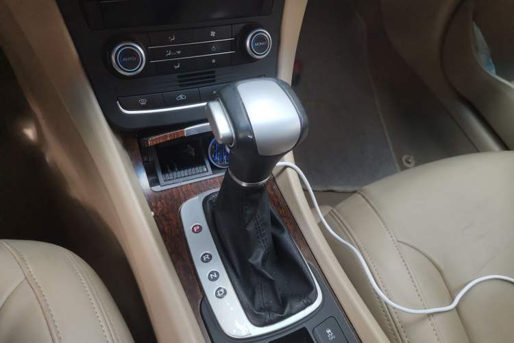 Used Roewe e550 2014 Flagship Edition Gear Lever