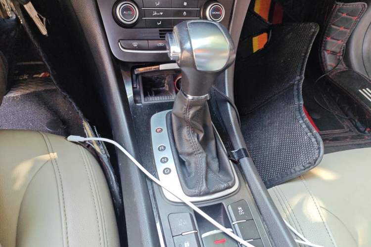 Used Roewe e550 2014 Flagship Edition Gear Lever