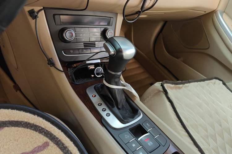 Used Roewe e550 2014 Flagship Edition Gear Lever