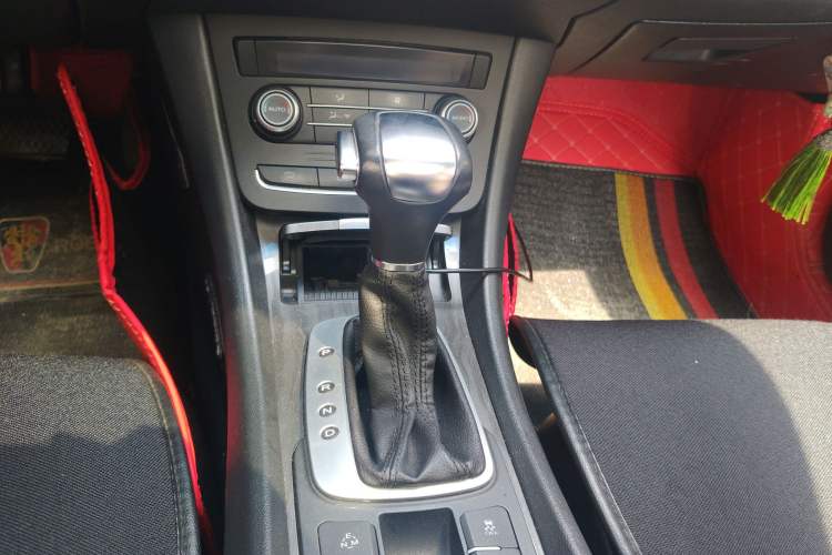 Used Roewe e550 2014 Flagship Edition Gear Lever