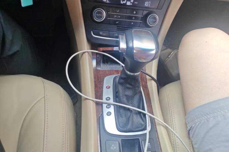 Used Roewe e550 2014 Flagship Edition Gear Lever