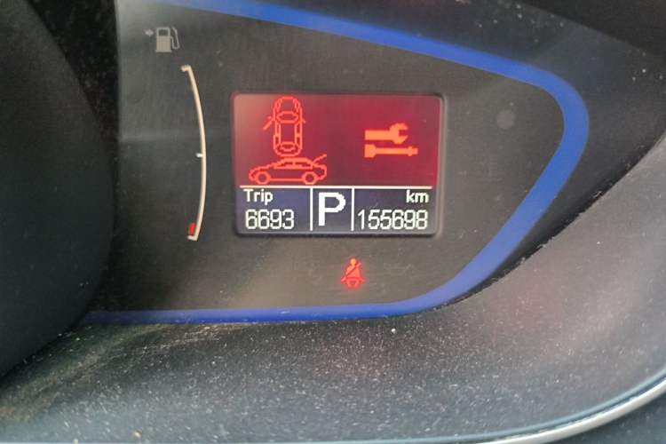 Used Roewe e550 2014 Luxury Edition Odometer Close Up