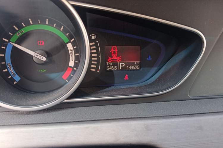 Used Roewe e550 2014 Flagship Edition Odometer Close Up