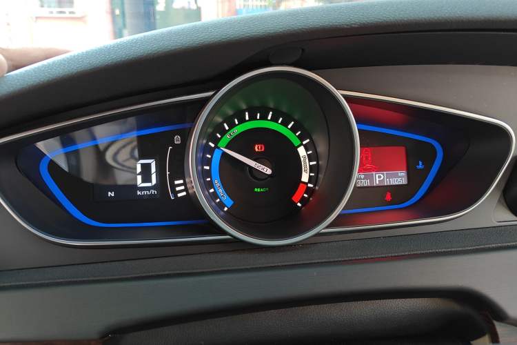 Used Roewe e550 2014 Flagship Edition Odometer Close Up