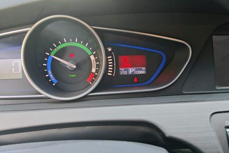 Used Roewe e550 2014 Flagship Edition Odometer Close Up
