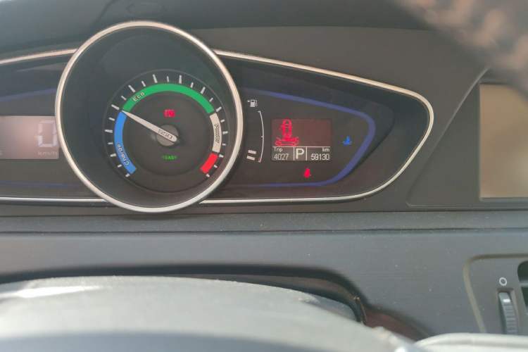 Used Roewe e550 2014 Flagship Edition Odometer Close Up