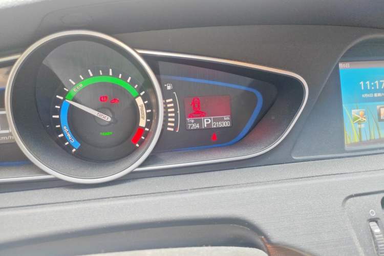 Used Roewe e550 2014 Flagship Edition Odometer Close Up