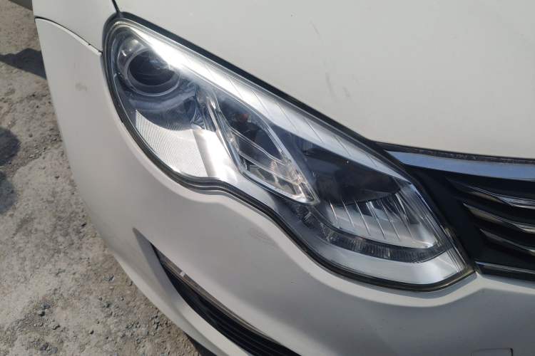 Used Roewe e550 2014 Flagship Edition Right Front Headlight