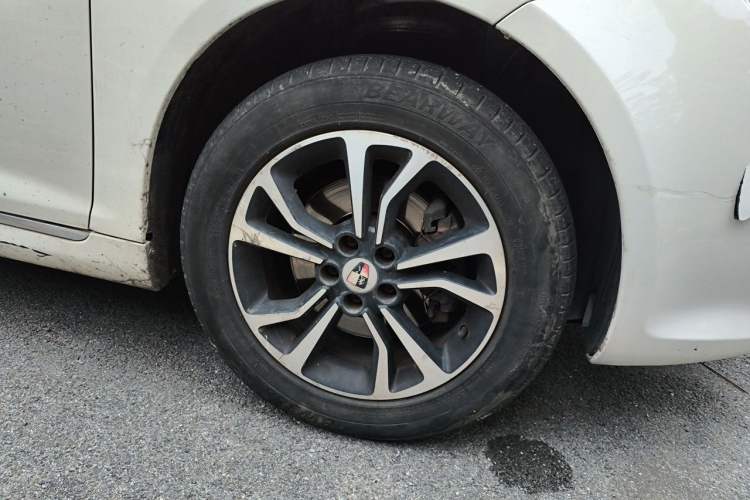 Used Roewe e550 2014 Luxury Edition Right Front Wheel Hub
